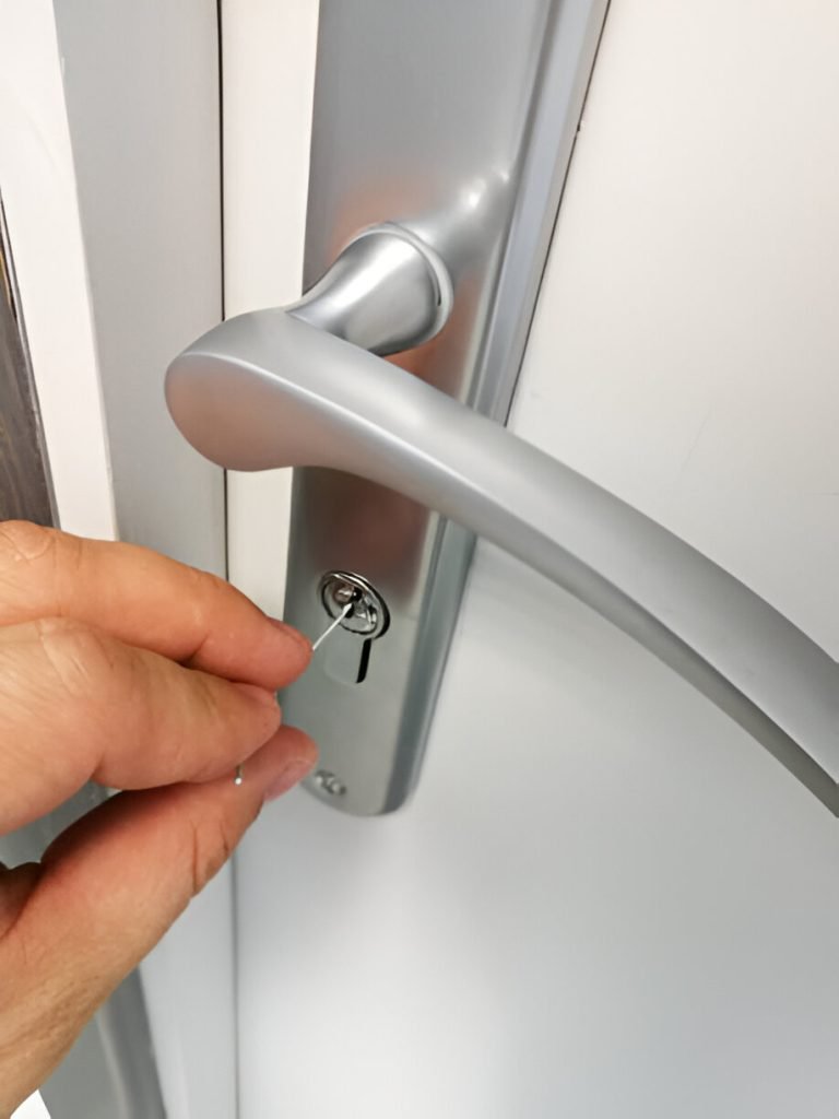 Emergency locksmith